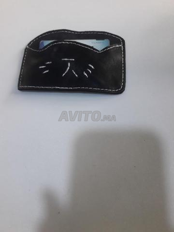 حامل بطاقات من الجلد الطبيعي ابتداءً من 20 درهم