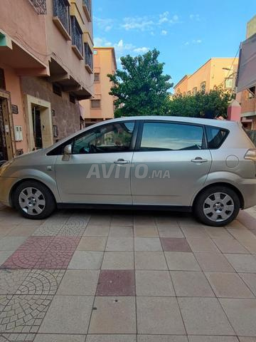 سيارة تويوتا كورولا فيرسو للبيع