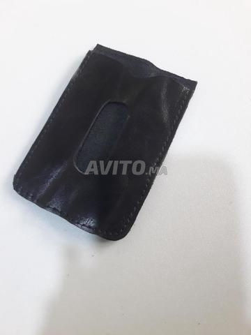 حامل بطاقات من الجلد الطبيعي ابتداءً من 30 درهم