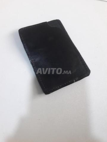 حامل بطاقات من الجلد الطبيعي ابتداءً من 30 درهم