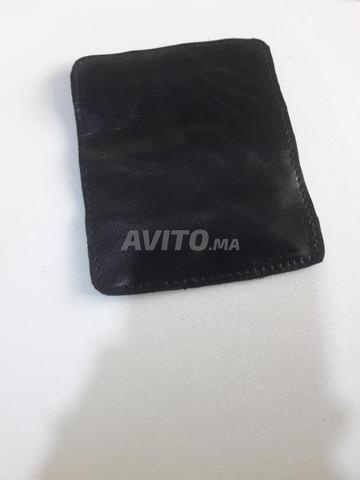 حامل بطاقات من الجلد الطبيعي ابتداءً من 30 درهم