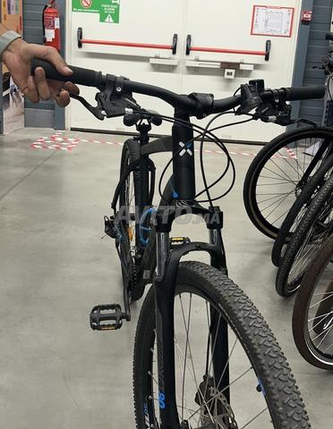 Vélo noir et bleu, bonne occasion - 2