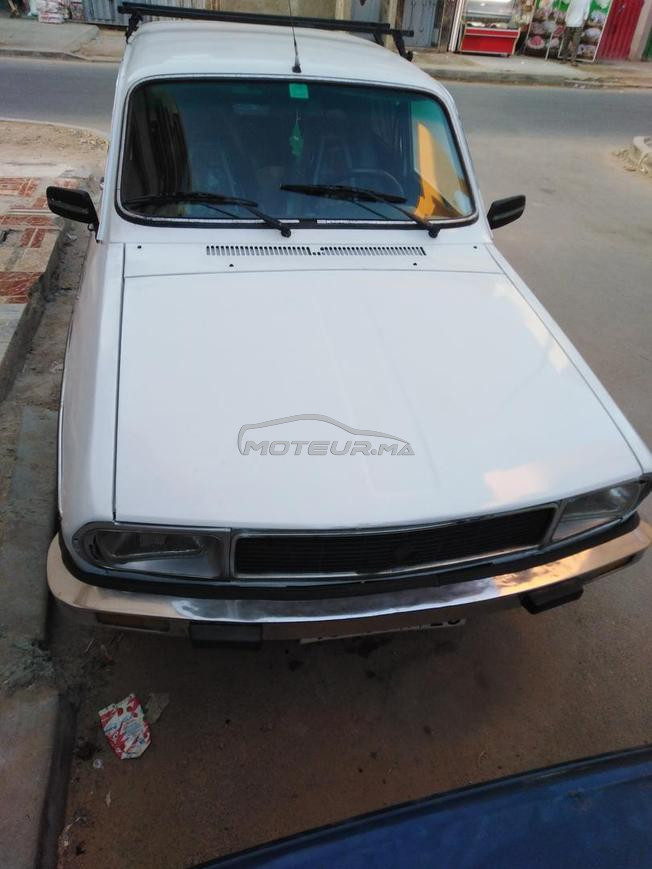 سيارة R12 