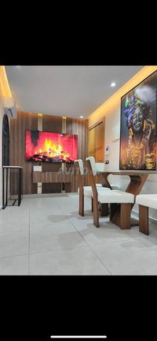 Appartement face à la gare TGV (la nuit)