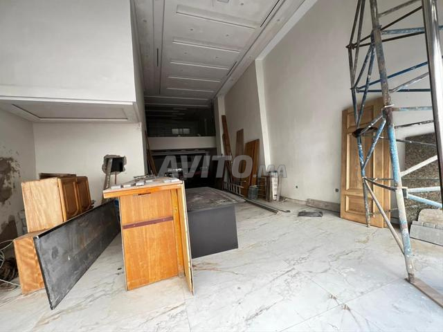 À louer local commercial à 2 Mars - 230m2