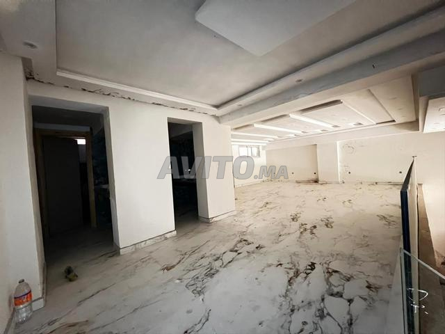À louer local commercial à 2 Mars - 230m2