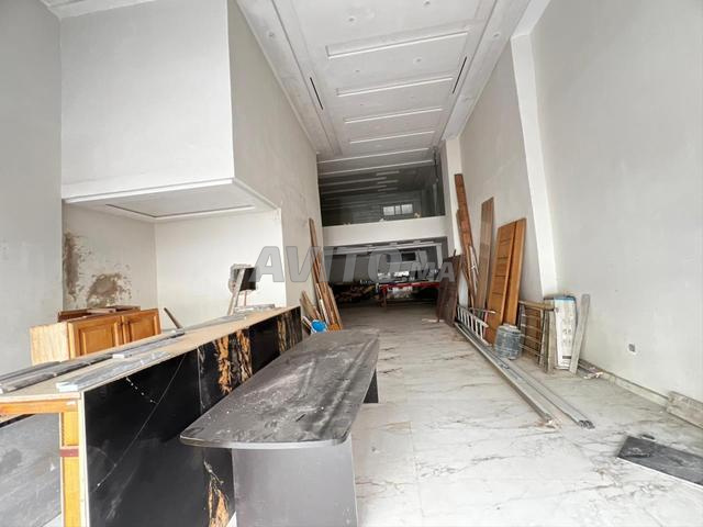 À louer local commercial à 2 Mars - 230m2