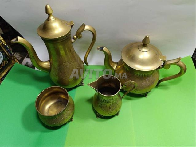 Théière, pot à lait, sucrier et tasse en bronze - 2