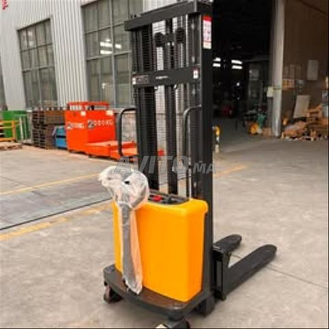 Gerbeur semi-électrique 1.5T en très bon état