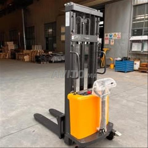 Gerbeur semi-électrique 1.5T / 3m - 2