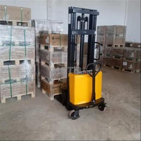 Gerbeur semi-électrique 1.5T hauteur 3m - 2