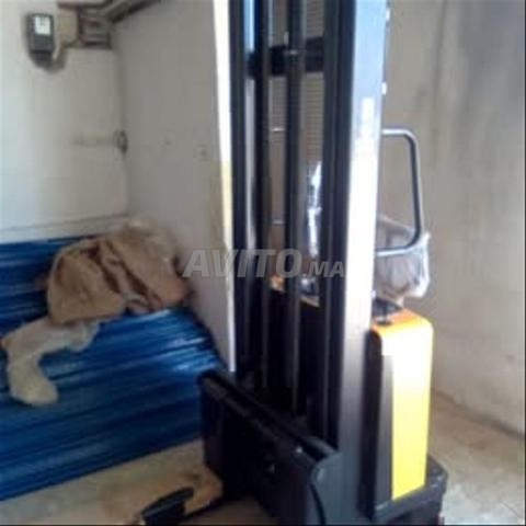 À vendre gerbeur semi-électrique - 2