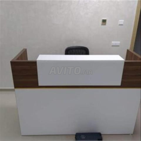 Comptoir de réception fonctionnel / vestiaire