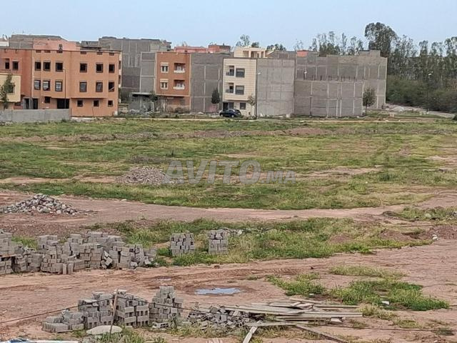 أرض 1400 متر مربع، منطقة E، طابقين R2