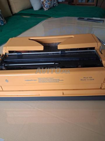 بيع آلة كاتبة من ألمانيا الشرقية - 2