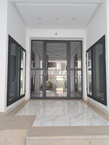 شقة جديدة 130م² للإيجار بالرباط المنزه