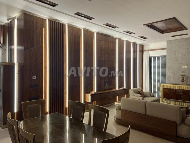 فيلا رائعة مع مسبح للبيع المنزه