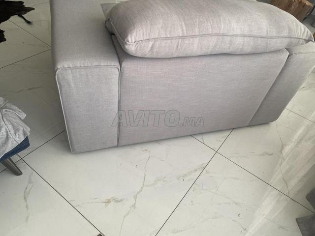 كرسي كبير جداً تم شراؤه بـ 9000 درهم - 2