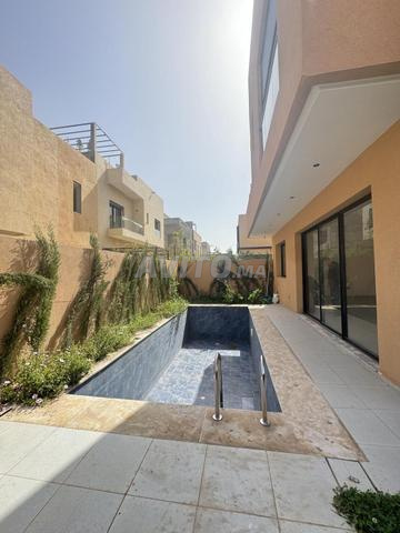 فيلا جديدة للبيع 4 غرف نوم طريق تحناوت