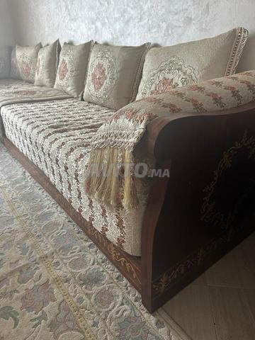 Salon beldi (fauteuil, tables, rideaux)