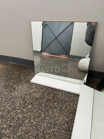 مرآتان خشبيتان متينتان مع رف صغير - 2