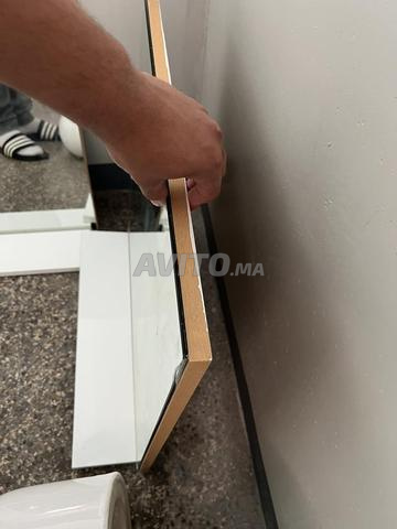 مرآتان خشبيتان متينتان مع رف صغير