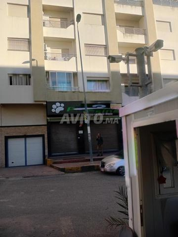 Magasin usage dépôt à Calif