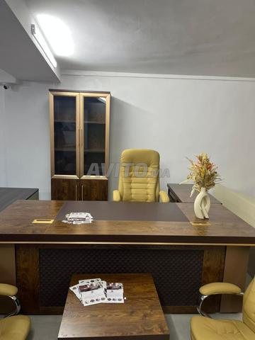 Bureaux d’Importation Modernes et Élégants - 2