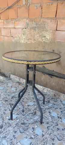 طاولة المقهى لا تزال نظيفة جداً - 2