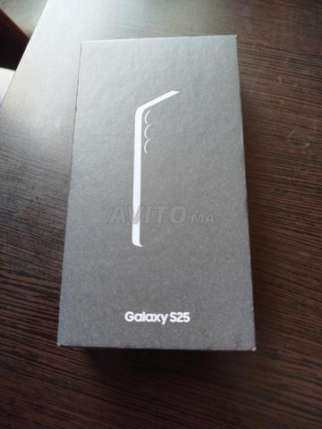 Samsung Galaxy S25 normal neuf 256 g OFFICIEL