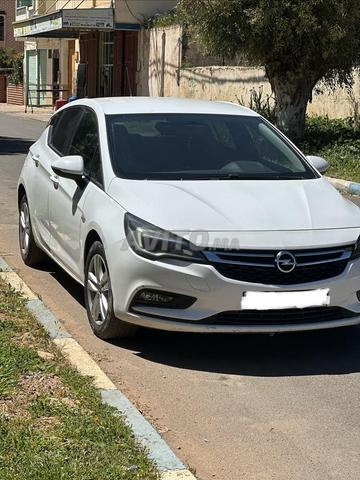 Opel Astra Diesel Automatique 2019 à Meknès - 2