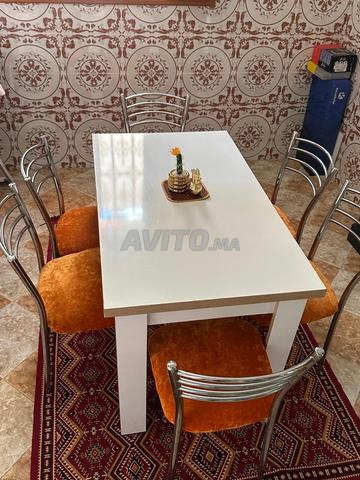 غرفة طعام مع 6 كراسي - 2