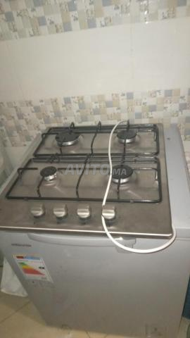 Réfrigérateur, congélateur, four électrique et gaz, et TV Smart 55 pouces