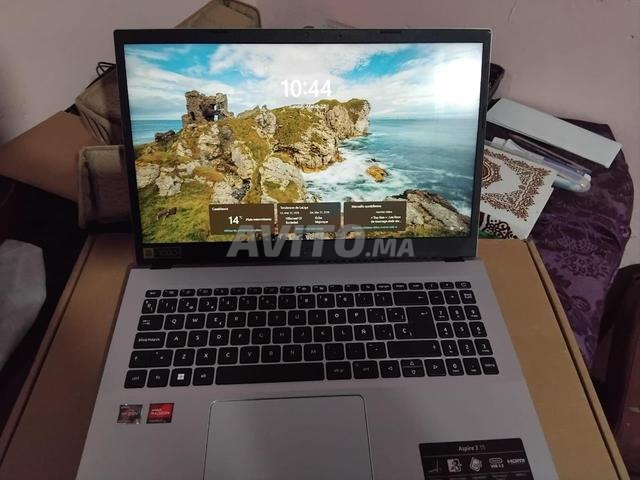 حاسوب جديد تقريبا بالعلبة الأصلية الخاصة به من أوروبا