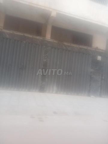 محل واسع 260م2 للاستخدام كمستودع في كاليف