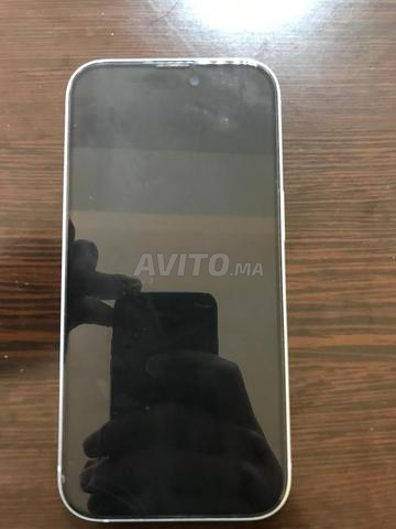 iPhone 15 128 Go téléphone