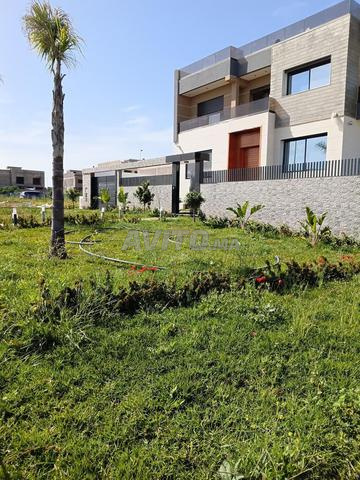 بيع فيلا على طريق البحر بالمنصورية