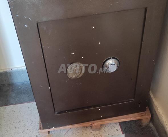 خزنة حديدية شديدة التحصين