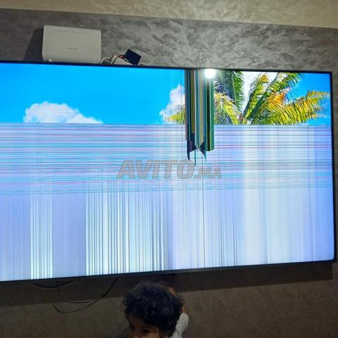 TV LG 65 pouces 4K smart cassé à l'écran