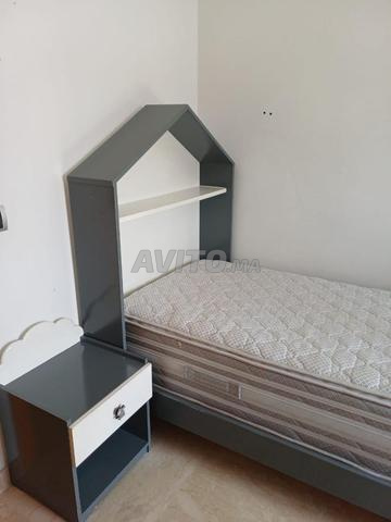 سرير أطفال للبيع