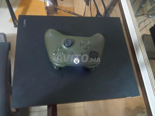 Xbox One X - 2