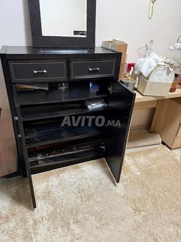 منضدة زينة ومرآة بحالة جيدة جداً - 2