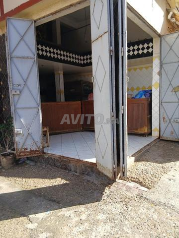 محل تجاري بمساحة 86 متر مربع متوفر للبيع أو للكراء