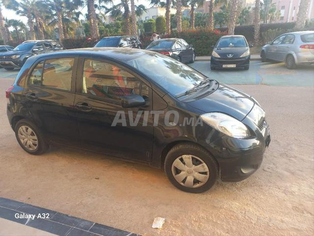 Toyota Yaris Essence Manuelle 2011 à Laâyoune - 2