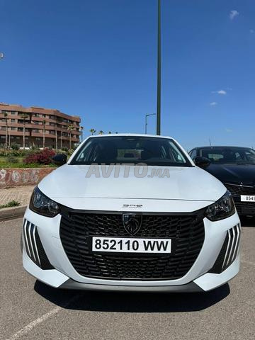 Location de voiture Peugeot 208 automatique