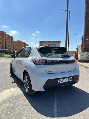 تأجير سيارة بيجو 208 أوتوماتيكية