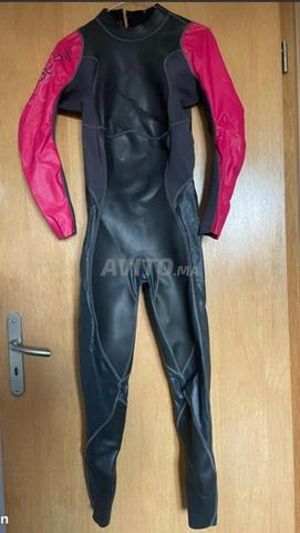 بدلة تزلج على الماء