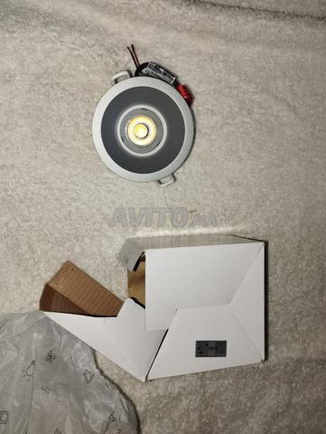 قطع عالية الجودة (ألومنيوم أو إضاءة COB)