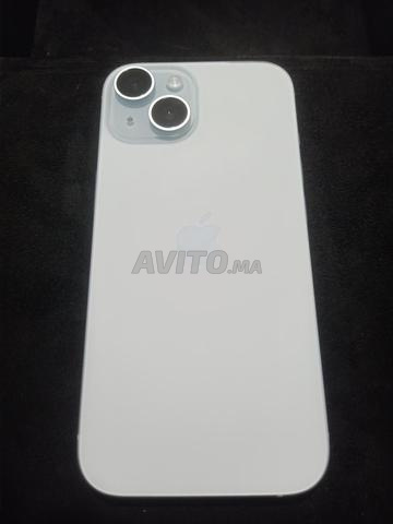 iPhone 15 quasi neuf