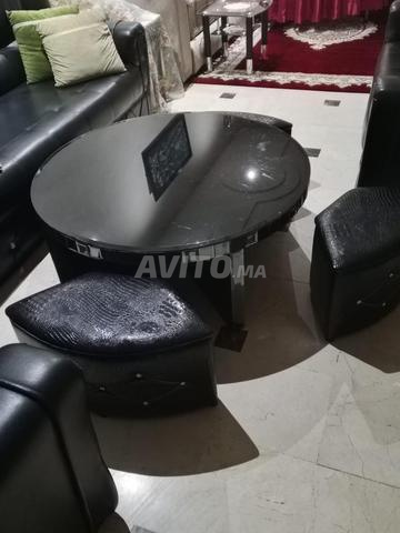 طاولة كرسي بذراعين